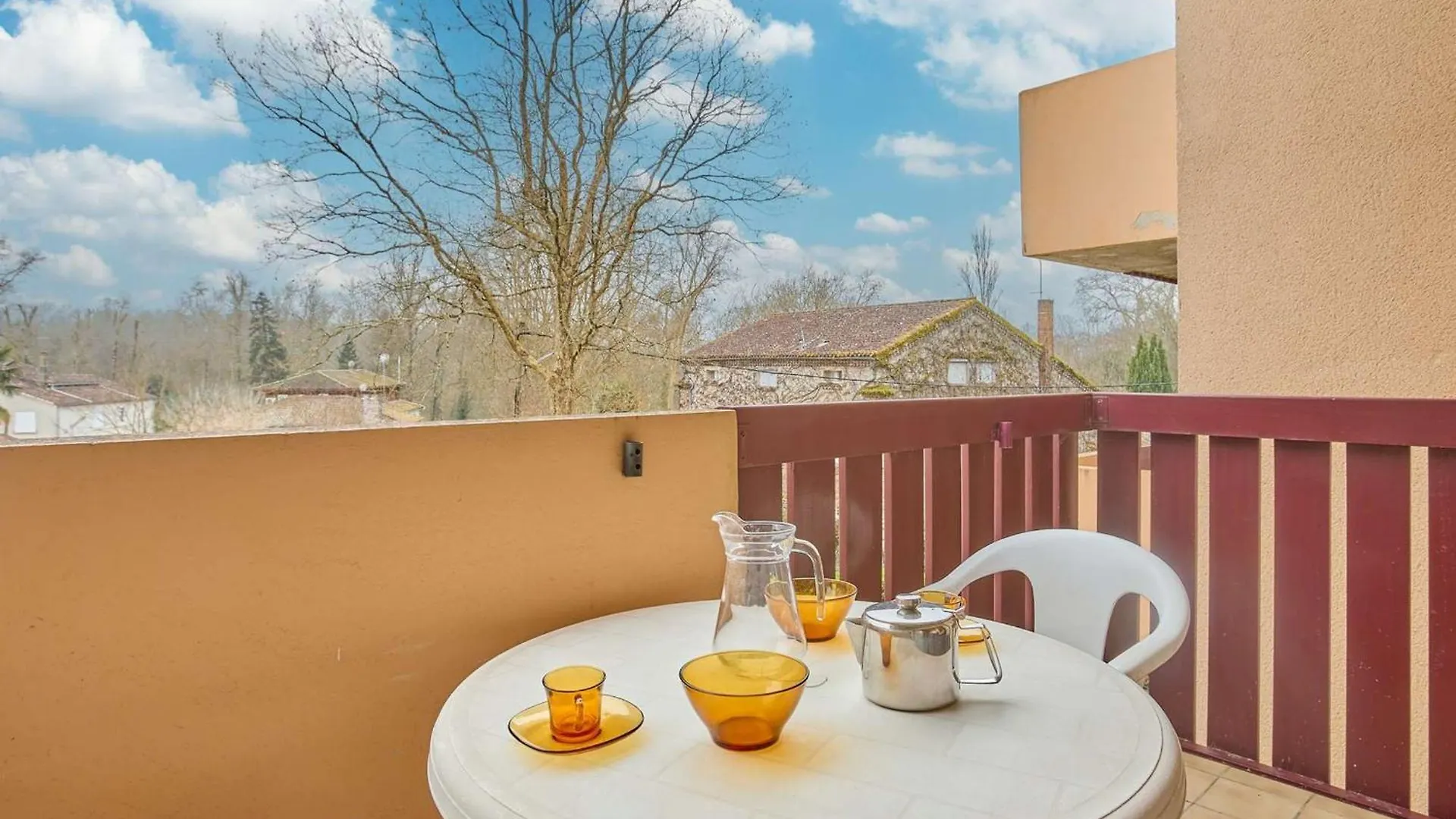 Charmant T1 bis pour 2 avec balcon et parking, proche parc thermal - FR-1-841-72 Казобон Апартаменты Барботан-ле-Терм