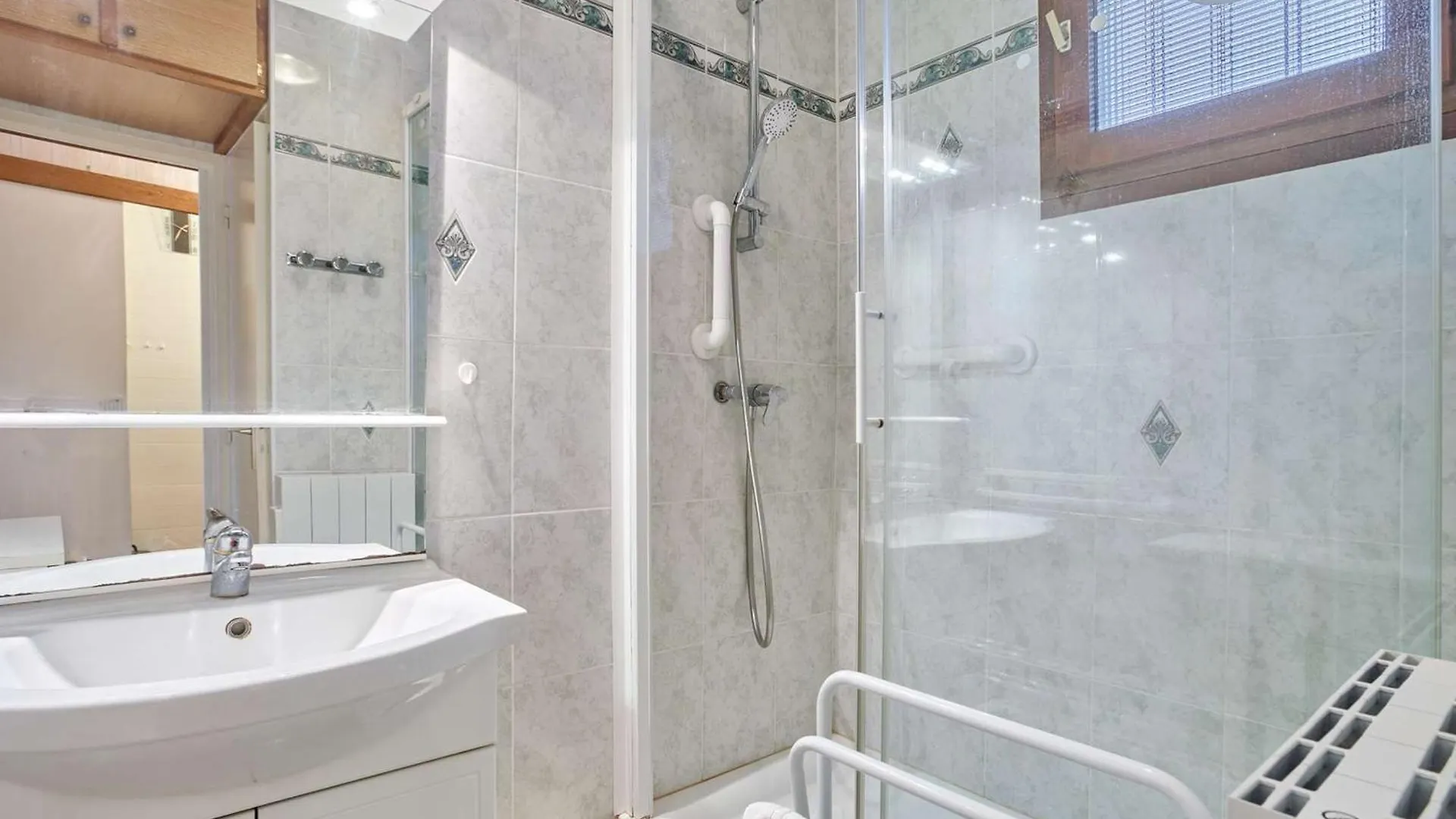 Апартаменты Charmant T1 bis pour 2 avec balcon et parking, proche parc thermal - FR-1-841-72 Казобон Франция